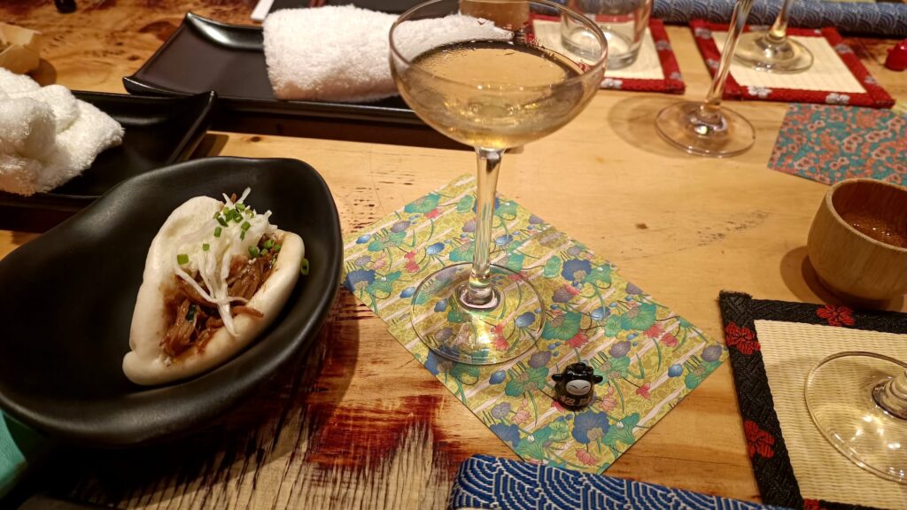 Japanese Adonis & Bao di maiale con verdure in salsa tonkatsu